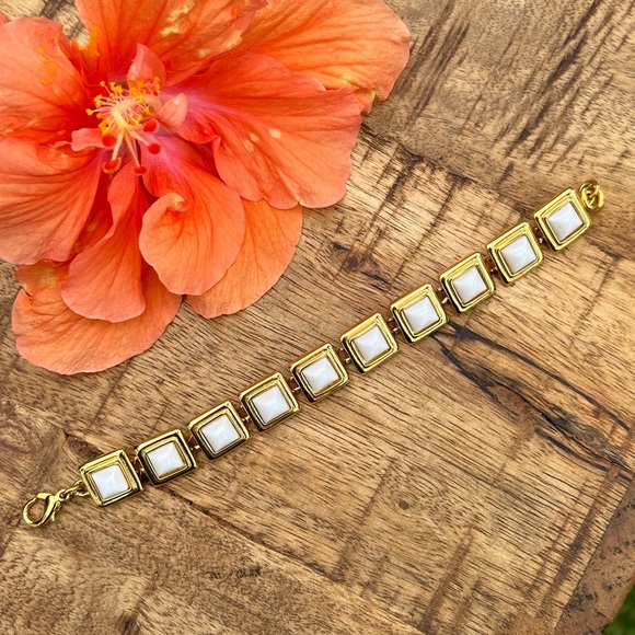 ✨Anne Klein enamel and gold tone bracelet with clasp closure - Picture 2 of 7